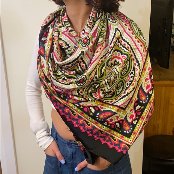 Large paisley scarf - Picture 3 of 3